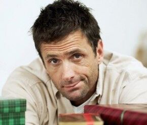 Adam penisini nasıl büyüteceğini düşündü.